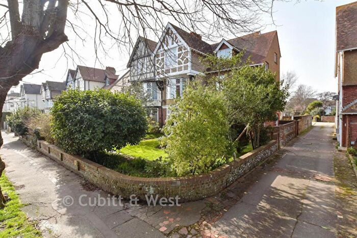 3 Bedroom Flat For Sale In Norfolk Road, Littlehampton, West Sussex, BN17