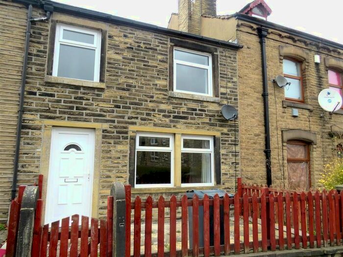3 Bedroom Property To Rent In Spaines Road, Huddersfield, HD2