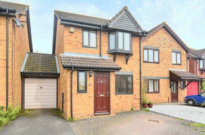 3 Bedroom Link Detached House To Rent In Falcon Mead, Bicester, OX26