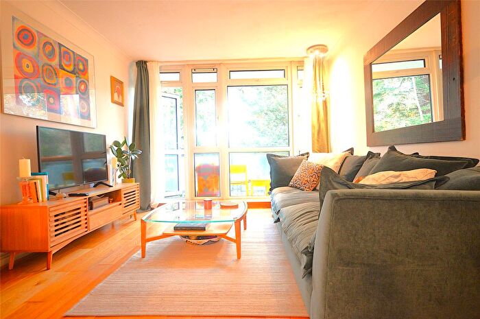 1 Bedroom Flat To Rent In Winterfold Close, London, SW19