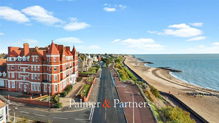 2 Bedroom Flat For Sale In Marine Parade East, Clacton-On-Sea, Essex, CO15