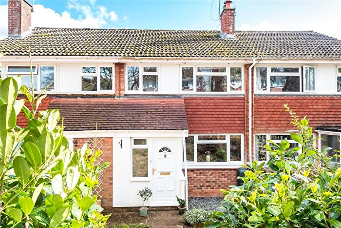 3 Bedroom Terraced House For Sale In Kellynch Close, Alton, Hampshire, GU34