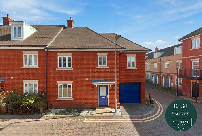 3 Bedroom Semi-Detached House For Sale In Lockwell Road, Dagenham, RM10