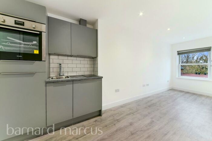 Studio To Rent In Spencer Road, East Molesey, KT8