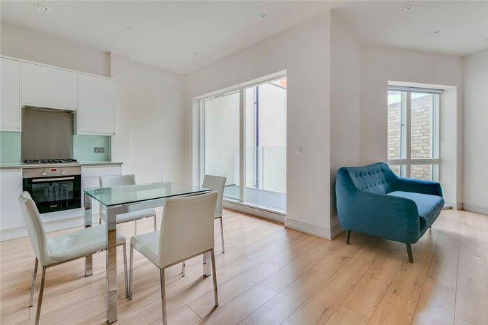 2 Bedroom Flat To Rent In Baybridge House, Woodlands Way, SW15