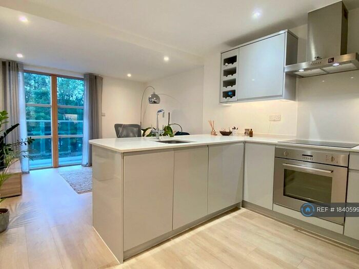 Studio To Rent In Chesham Road, Amersham, HP6