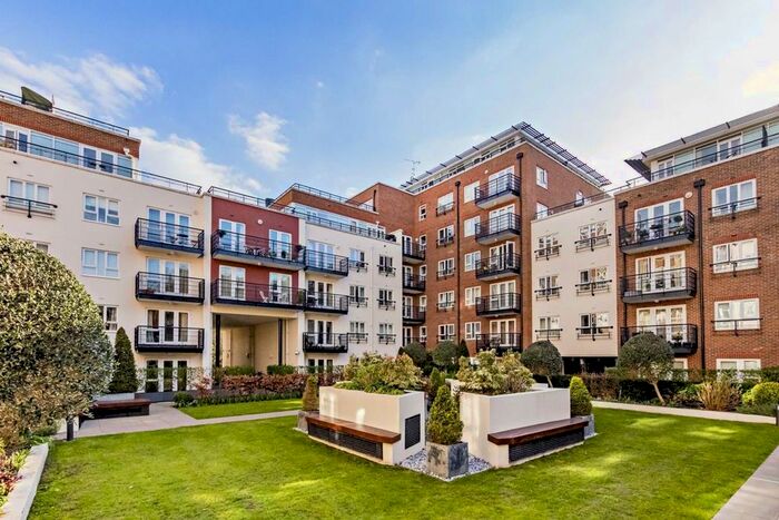 2 Bedroom Flat To Rent In Royal Quarter, Seven Kings Way, Kingston Upon Thames, KT2