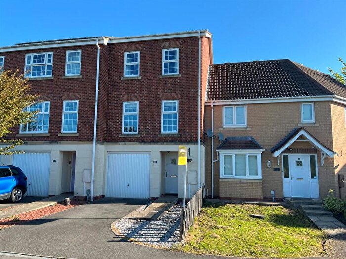 3 Bedroom Terraced House For Sale In Kielder Way, Kingswood, Hull, HU7