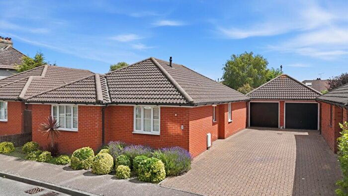 3 Bedroom Detached Bungalow For Sale In Tindall Mews, Hornchurch, RM12