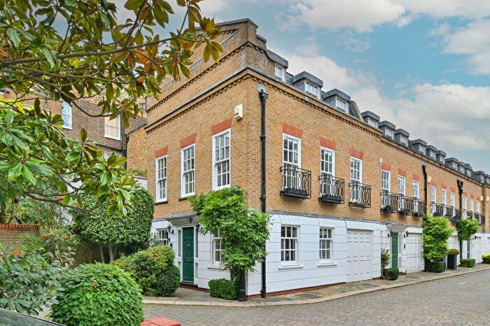 3 Bedroom End Of Terrace House For Sale In Farrier Walk, London, SW10