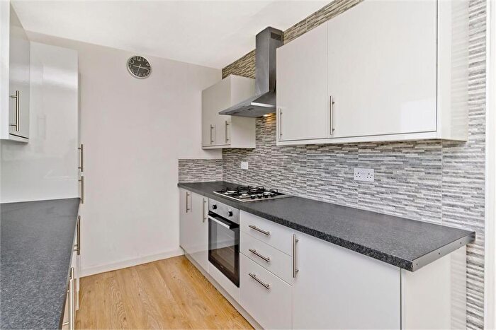 2 Bedroom Flat To Rent In , Kingsknowe Court, Edinburgh, EH14