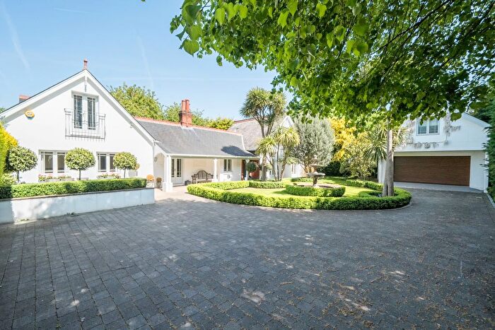 5 Bedroom Detached House To Rent In Eton Road, Datchet, Slough, SL3