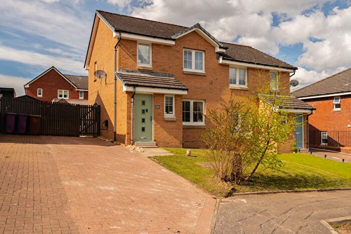 3 Bedroom Semi-Detached House For Sale In Blaeloch Drive, Glasgow, G45