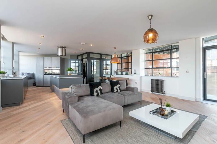 3 Bedroom Flat For Sale In Queensway House, Livery Street, B3