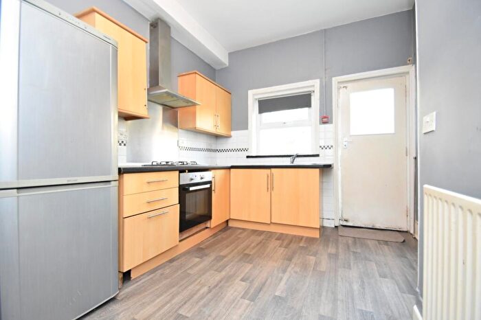 2 Bedroom Flat To Rent In Victoria Road North, Southsea, Hampshire, PO5