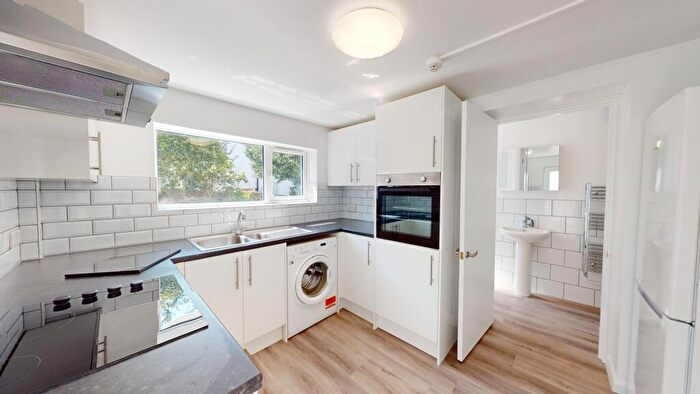 Studio To Rent In Whippingham Road, BN2