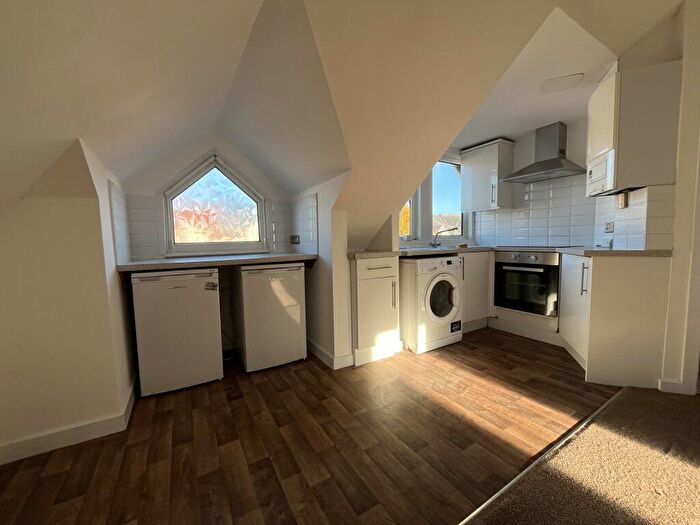 2 Bedroom Flat To Rent In Cecil Road, Bournemouth, BH5