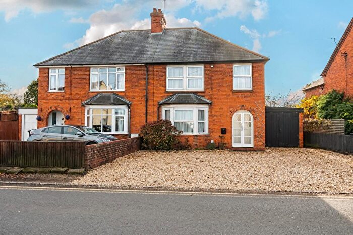 3 Bedroom Semi Detached House For Sale In Newbury, Berkshire, RG14