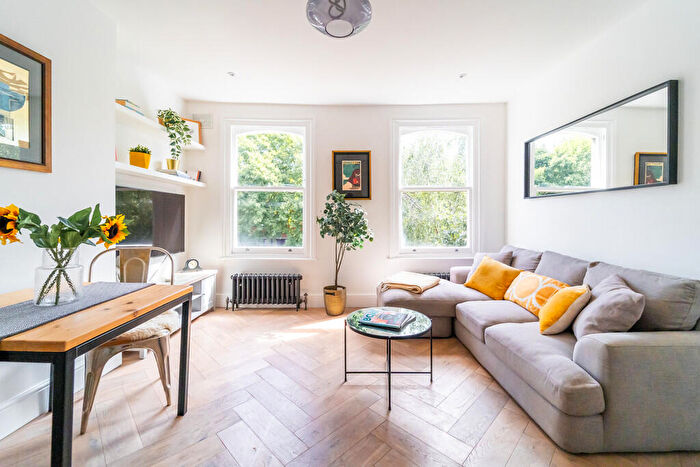 2 Bedroom Apartment For Sale In Caledonian Road, Islington, London, N1