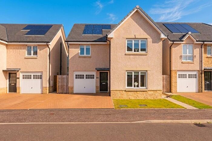 4 Bedroom Detached House For Sale In Mossend Crescent, West Calder, EH55