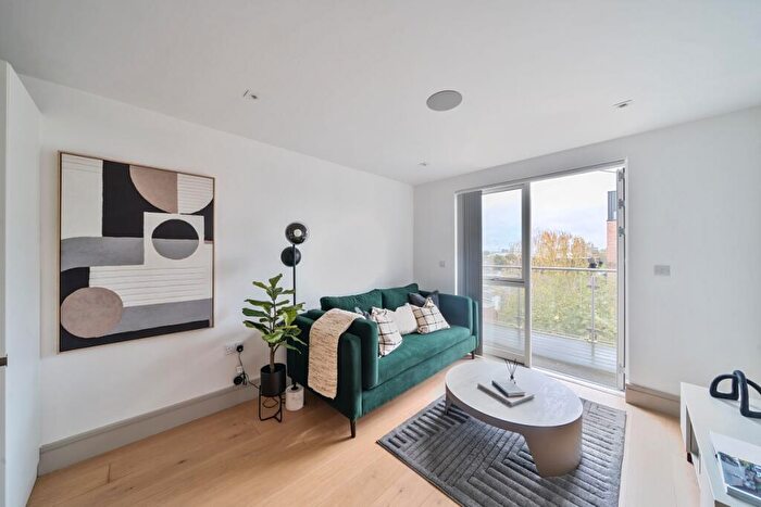 Apartment To Rent In Lawrence Road London, N15