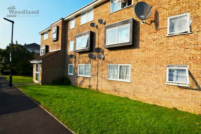2 Bedroom Flat To Rent In Old Park Mews, Heston, Hounslow, TW5