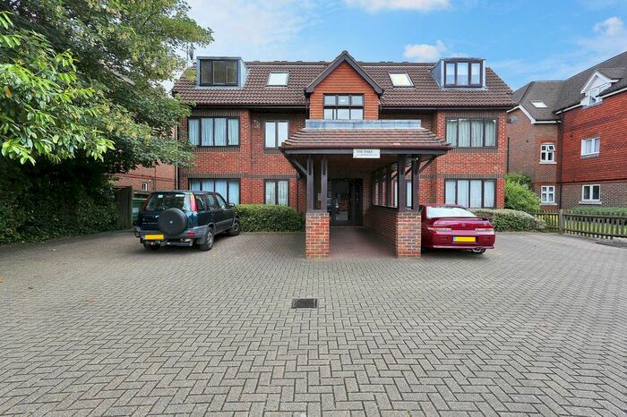 1 Bedroom Flat To Rent In Bonehurst Road, Horley, RH6