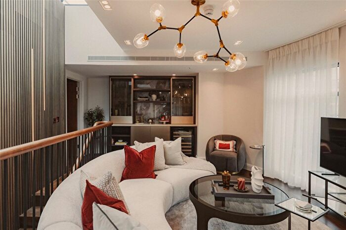 2 Bedroom Flat To Rent In North Row, Mayfair, W1K