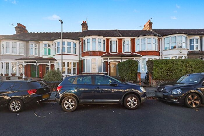 3 Bedroom Terraced House For Sale In The Rise, London, N13