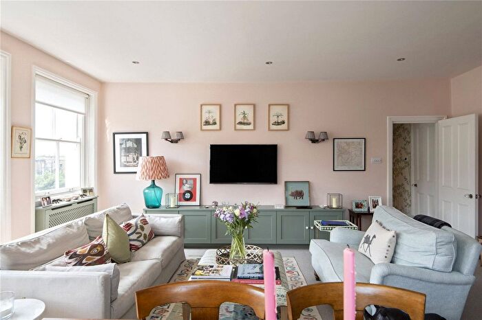 2 Bedroom Flat For Sale In Cornwall Gardens Court, - Cornwall Gardens, London, SW7