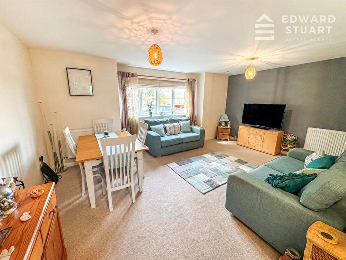 2 Bedroom Apartment For Sale In Towgood Close, Helpston, Peterborough, Cambridgeshire, PE6