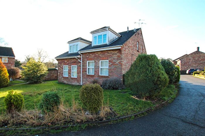 1 Bedroom End Of Terrace House To Rent In Lakeside, Tring, HP23