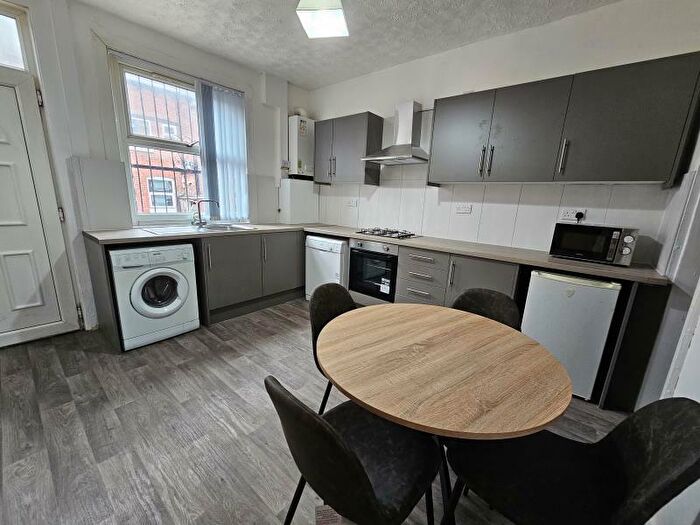 3 Bedroom Terraced House To Rent In Beamsley Mount, Hyde Park, Leeds, LS6