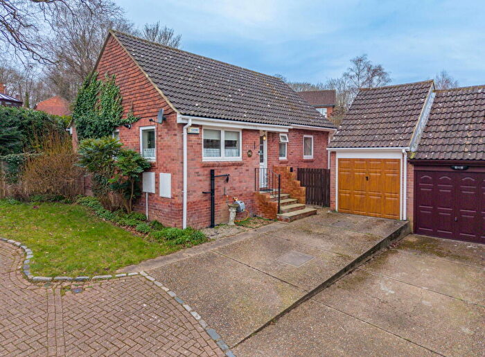2 Bedroom Detached House For Sale In Hurst Hill, Walderslade, ME5