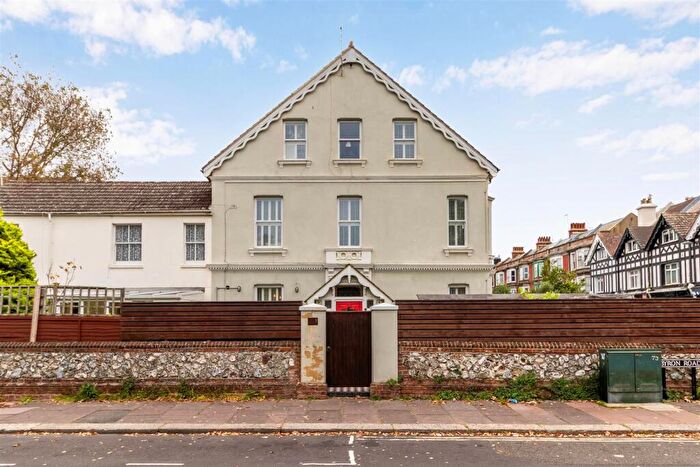 4 Bedroom End Of Terrace House For Sale In Byron Road, Worthing, BN11