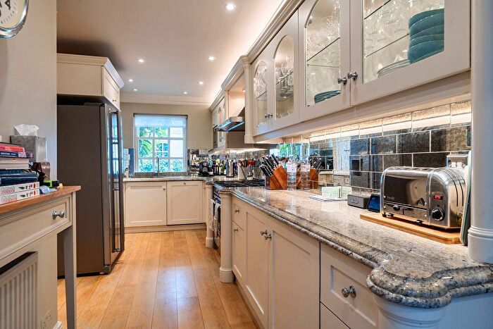 3 Bedroom Property For Sale In Farrier Walk, Chelsea, London, SW10