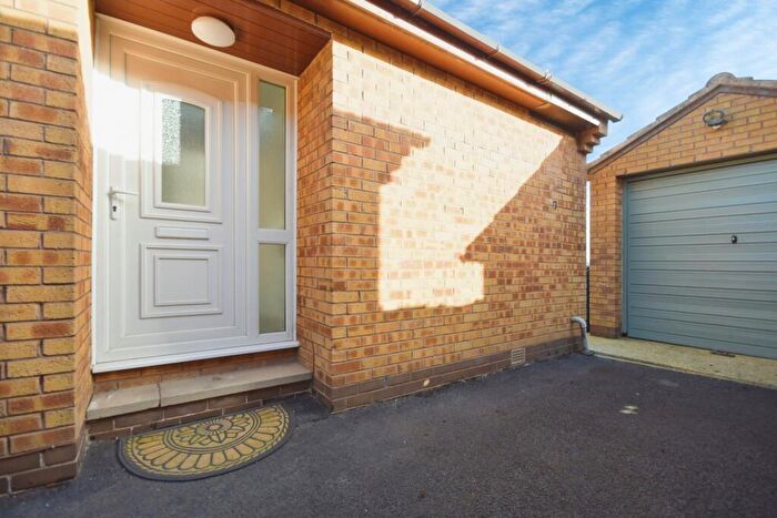 2 Bedroom Detached House For Sale In Devon Park View, Derbyshire, S43