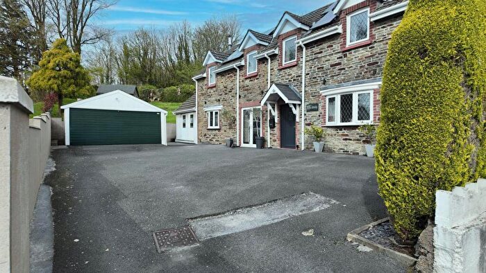 4 Bedroom Detached House For Sale In Long Row, Felinfoel, Llanelli, SA15