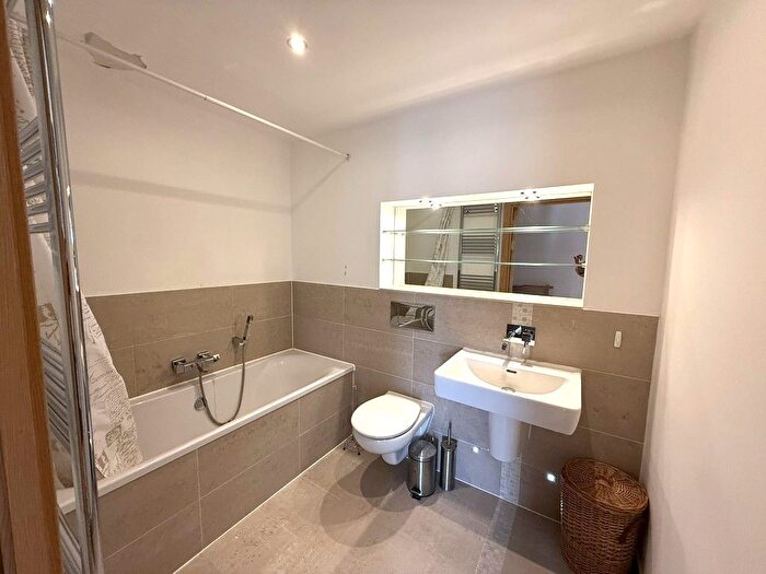 2 Bedroom Flat For Sale In Pym Court Cromwell Road, Cambridge, CB1