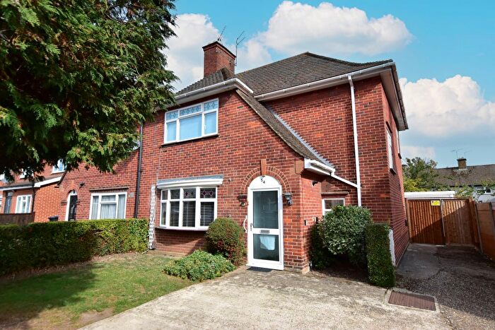 3 Bedroom End Of Terrace House For Sale In Gammons Lane, Watford, WD24