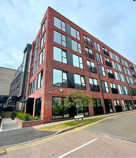 2 Bedroom Flat To Rent In A Pickard Close, London, N14