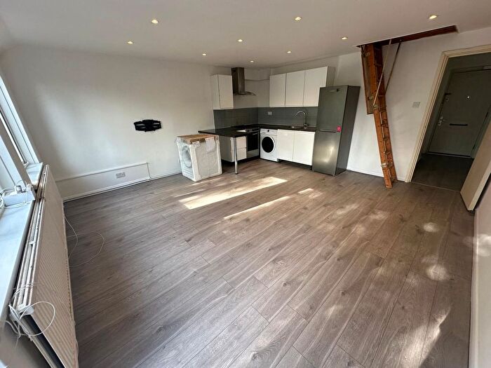 2 Bedroom Flat To Rent In St. Laurence Close, London, NW6