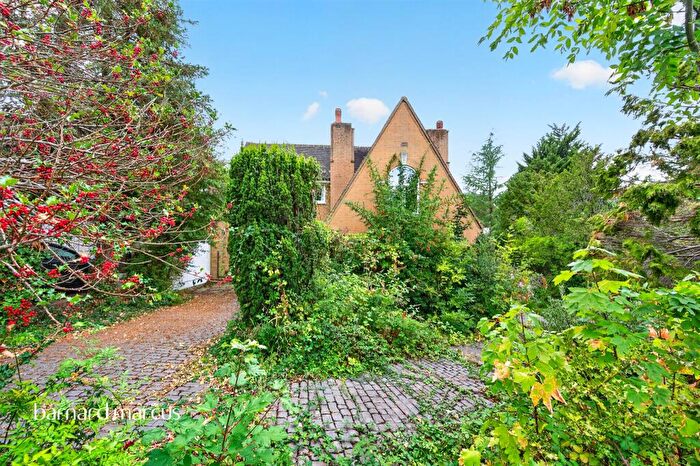 3 Bedroom Detached House For Sale In Royal Avenue, Worcester Park, KT4