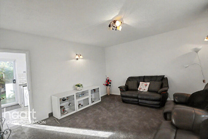 3 Bedroom Semi Detached House For Sale In Monnow Road, Aveley, RM15