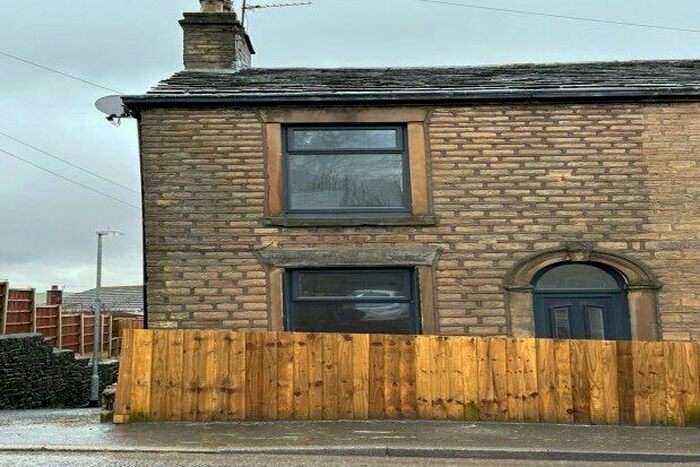 2 Bedroom Property To Rent In Huddersfield Road, Oldham, OL4