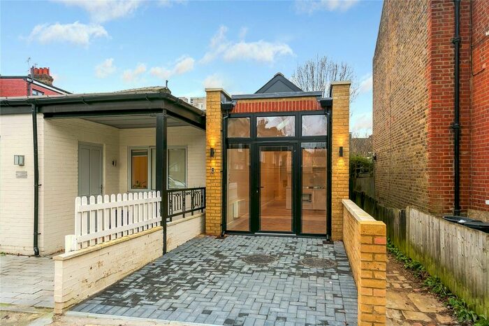 Detached House To Rent In Beaumont Avenue, Richmond, TW9