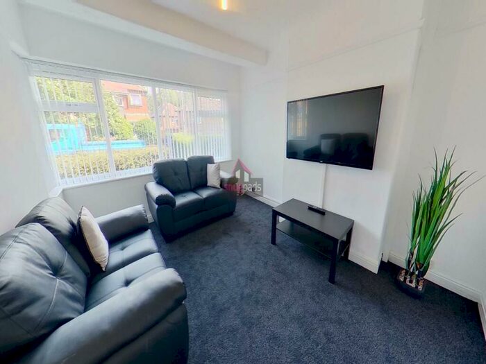 4 Bedroom House To Rent In Castleway, Salford, Manchester, M6