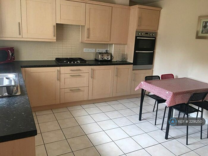 5 Bedroom Semi-Detached House To Rent In Baxendale Road, Chichester, PO19