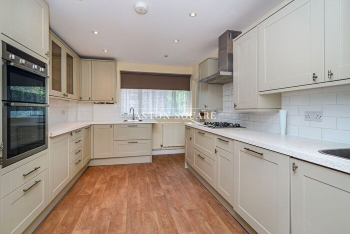 3 Bedroom Flat To Rent In Raymead, Tenterden Grove, London, NW4