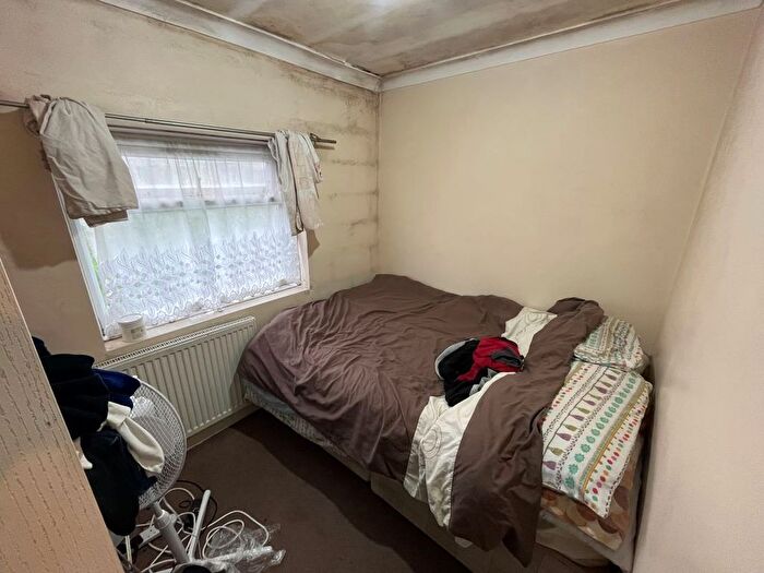 2 Bedroom Detached House For Sale In D Barrington Road, Manor Park, London, E12